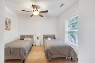 Charming 2BR Bungalow 4 Minutes to Duke University - Durham - 6