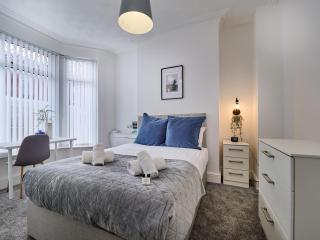 Woodcroft House - Air Host & Stay - 4 Bedrooms - 9