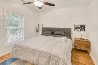 Charming 2BR Bungalow 4 Minutes to Duke University - Durham - 5