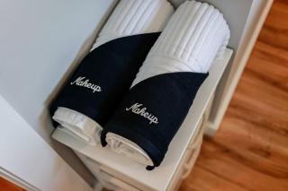 Sojourn's Sea Views with Balcony Sleeps 6 - 5