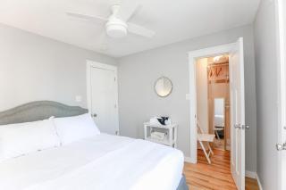 Sojourn's Sea Views with Balcony Sleeps 6 - 2
