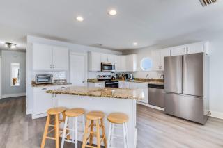 Sel De Vie A side 4 Bedrooms sleeps 10 plus - Gulf Shores - 4
