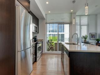 The Bohemian, min 30-Day Stay with Breathtaking Views and Home Office by Victoria Prime! - Victoria - 4