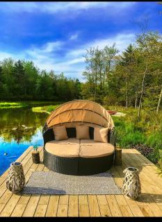 Majestic Lake Front Chalet - Tobyhanna - 9