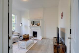 1 Mi to UofL Pet-Friendly Louisville Apartment! - 7