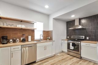 Timeless Beautiful Milwaukee Home Walking Distance to Downtown - Milwaukee - 3