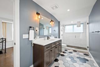 Downtown Views - Walk to Stadiums & Convention Center - 8