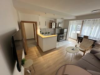 Ira's Square 2 Bedroom Apt Free Parking - 5