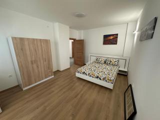 Ira's Square 2 Bedroom Apt Free Parking - 1