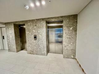 Stylish 1-Full Bedroom Apartment with a separate Living Room, Workspace and Kitchen close to the beach and V&A in Cape Town - Città del Capo - 3