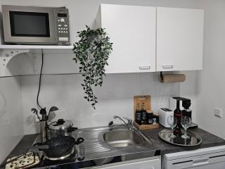 Cozy Terrace Studio near Düsseldorf Messe-Fair & Airport I 15 Min - Meerbusch - 5