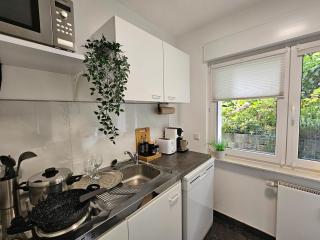 Cozy Terrace Studio near Düsseldorf Messe-Fair & Airport I 15 Min - Meerbusch - 4