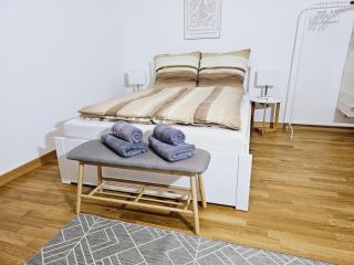 Cozy Terrace Studio near Düsseldorf Messe-Fair & Airport I 15 Min - Meerbusch - 2