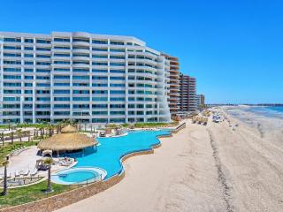 Oceanfront Vibes Iconic Beachside Getaway - Puerto Peñasco - 9