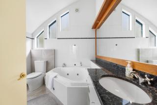 Belfast Retreat - Views and Spa Pool - Queenstown - 4