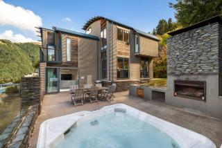 Belfast Retreat - Views and Spa Pool - Queenstown - 0
