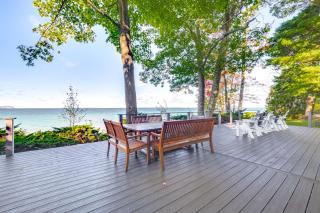 Spacious Lake Leelanau Home on Lake Michigan! - Suttons Bay - 9