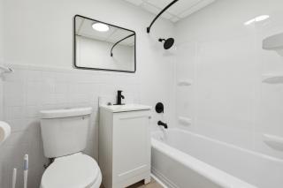 East 636I Cozy & Comfy I Downtown I Gym - 6