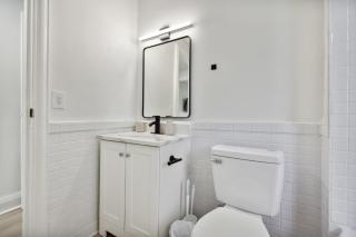 East 419i Modern Suite I Pool I Gym - Rochester - 4