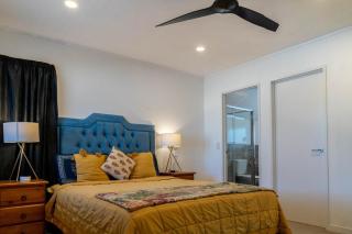 Family home - 2 mins from beach - Auckland - 6