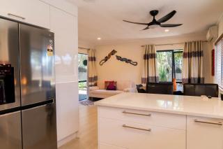 Family home - 2 mins from beach - Auckland - 1