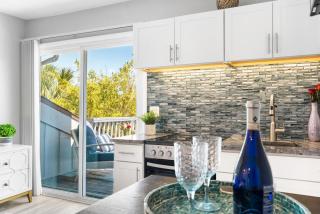Beach Rd, 300ft to Beach Access & 500ft to Siesta Key Village, Studio - Siesta Key - 1