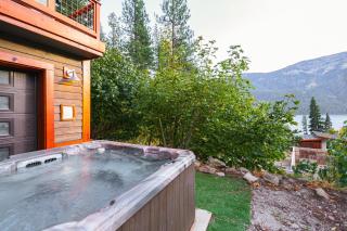 Hot Tub and Stunning Mtn Views! Lake Wenatchee Home - 8