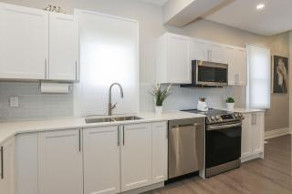 Charming newly renovated three bedroom cozy home. - 6