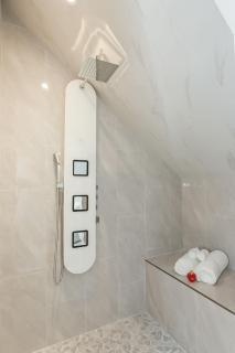 Charming newly renovated three bedroom cozy home. - 3