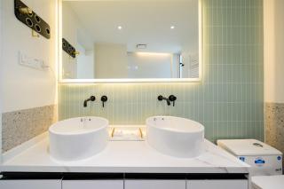 Molly House-Near People's Square,Nanjing West Road Subway, 3-Bedrooms with Elevator,2 bathrooms 1bathtub Apart ment - 2