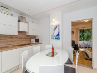 Apartment Iva 31 - Two-Bedroom Apartment with Balcony and City View - Dubrovnik - 4