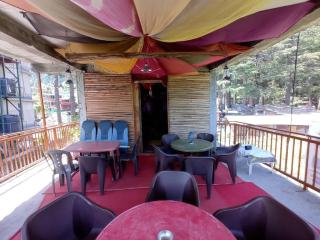 Snow Vista Hotel and restaurant - 3