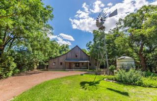 Ada's Peach Street Hideaway - Whole House - Fredericksburg - 1