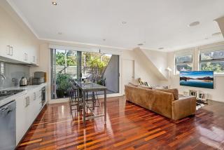 Stunning 2-Bed Unit with BBQ Patio near Dining - Melbourne - 0