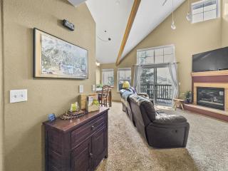 B6 Tarn Landing 1Br Loft, 3Ba condo - 4