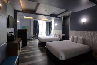 Days Inn & Suites by Wyndham Milwaukee - 1