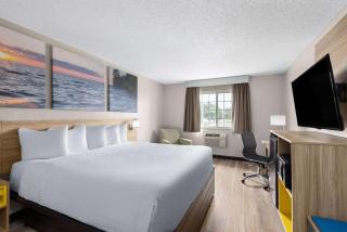 Days Inn by Wyndham Miami - 1