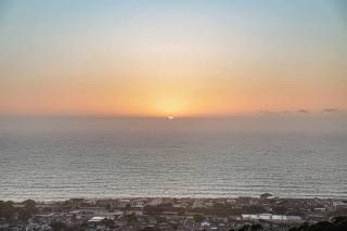 Charming 2BR 1Bath SofaBed with Mountain Sunset and Ocean Views - 4