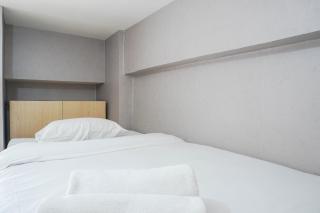 Comfy and Minimalist Studio Dave Apartment near Universitas Indonesia By Travelio - Pondoktjing Dua - 4