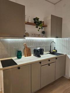 Heart of City Center 4br 2bath - 4