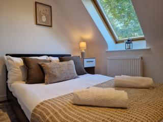 Large 4-bed house for up to 7 guests w 2x parking - Oxford - 6