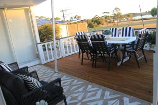 The Boathouse, a place to unwind & explore - Clayton Bay - 1