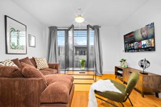 2-Bedroom Apartment in Heart of the City - China Town - Balcony - Secure Parking Included 48A - 4