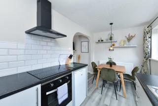 Charming 2-Bed Home with Parking - - 1