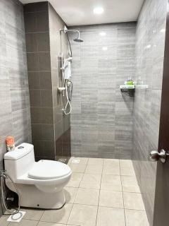 Symphony Tower Studio, Big Balcony, Stunning View, Netflix, 200mbps WIFI, Free Parking, Self Check-in - 2