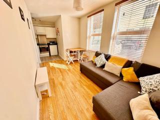 2 bedroom apartment in SE13 - 9