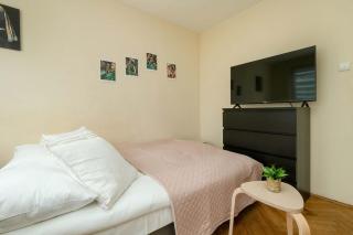 Studio w Centrum Warszawy z Widokiem na Miasto, Wanną i Balkonem by Noclegi Renters - Varsavia - 3