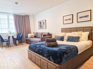 3-BDR with Balcony and 7 Studio Apartments in Marylebone near Regents Park & Baker St by Staylio London - 4