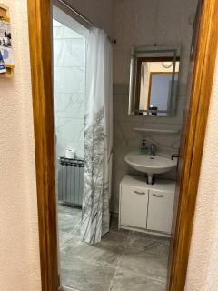 Villa Hanka Umag - 3 verschiedene Whg - 40 qm 3 Pers, 50 qm bis 4 Pers oder 70 qm bis 5 Pers, Balkone, nur 70 m zum Strand, von 3 bis max 5 Personen, WLAN, SAT-TV, Klima, Küche, Parkplätze,ruhig gelegen - Umag - 6