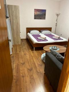 Villa Hanka Umag - 3 verschiedene Whg - 40 qm 3 Pers, 50 qm bis 4 Pers oder 70 qm bis 5 Pers, Balkone, nur 70 m zum Strand, von 3 bis max 5 Personen, WLAN, SAT-TV, Klima, Küche, Parkplätze,ruhig gelegen - Umag - 5